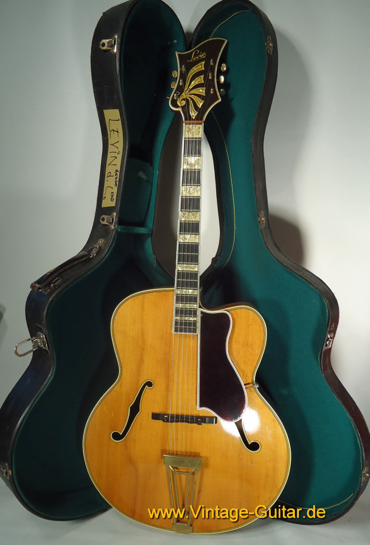 Levin Deluxe 1949 g.jpg